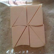ฟองน้ำอัตโนมัติเครื่องตัดโฟม CNC แบบอัตโนมัติพร้อมใบเลื่อยวงเดือน
